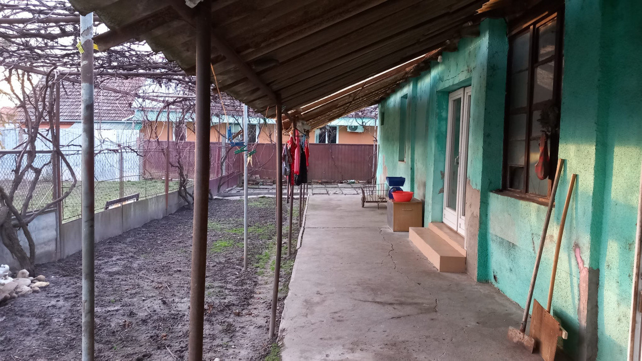 Casa individuala + hala de vanzare in Grabat  10, foxfort.ro