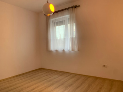 Apartament cu 3 camere, curte proprie si parcare – Dumbravita imagine mica 11, foxfort.ro