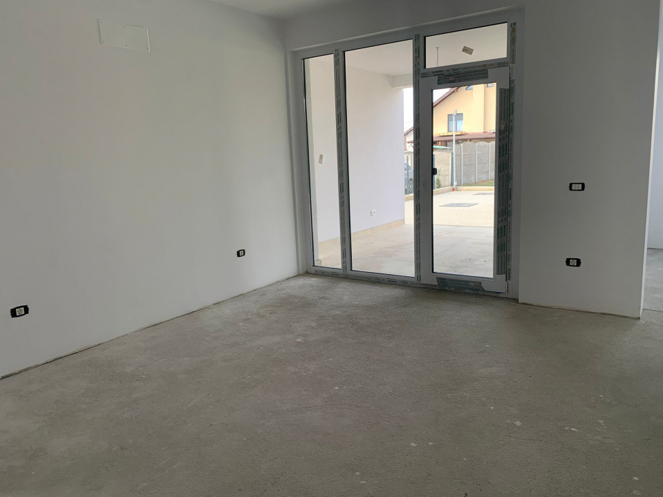Apartament cu 3 camere si curte de 71 mp - Dumbravita 9, foxfort.ro