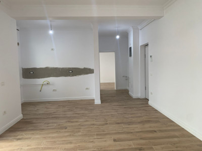Apartament cu 3 camere si curte de 71 mp - Dumbravita