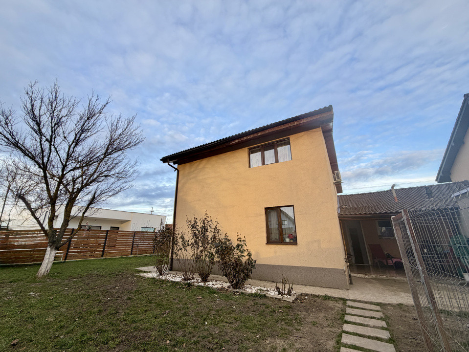 COMISION 0% Duplex despartit prin garaj, 5 camere, teren 660 mp in Sanandrei 1, foxfort.ro