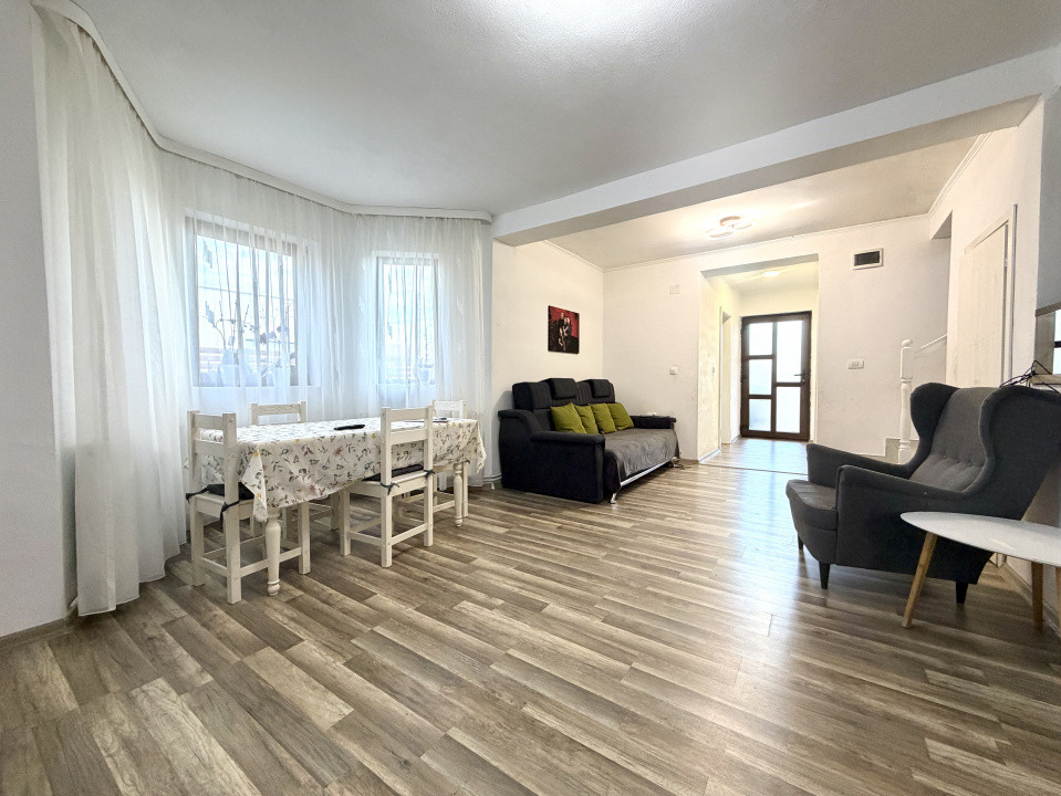 COMISION 0% Duplex despartit prin garaj, 5 camere, teren 660 mp in Sanandrei 3, foxfort.ro