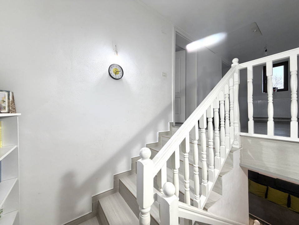 COMISION 0% Duplex despartit prin garaj, 5 camere, teren 660 mp in Sanandrei 9, foxfort.ro