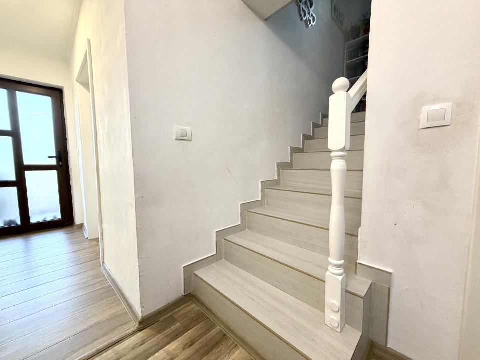 COMISION 0% Duplex despartit prin garaj, 5 camere, teren 660 mp in Sanandrei 10, foxfort.ro