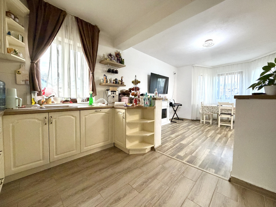 COMISION 0% Duplex despartit prin garaj, 5 camere, teren 660 mp in Sanandrei 12, foxfort.ro