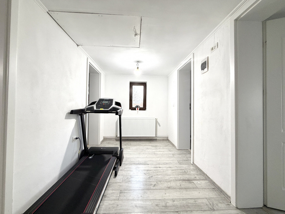 COMISION 0% Duplex despartit prin garaj, 5 camere, teren 660 mp in Sanandrei 13, foxfort.ro