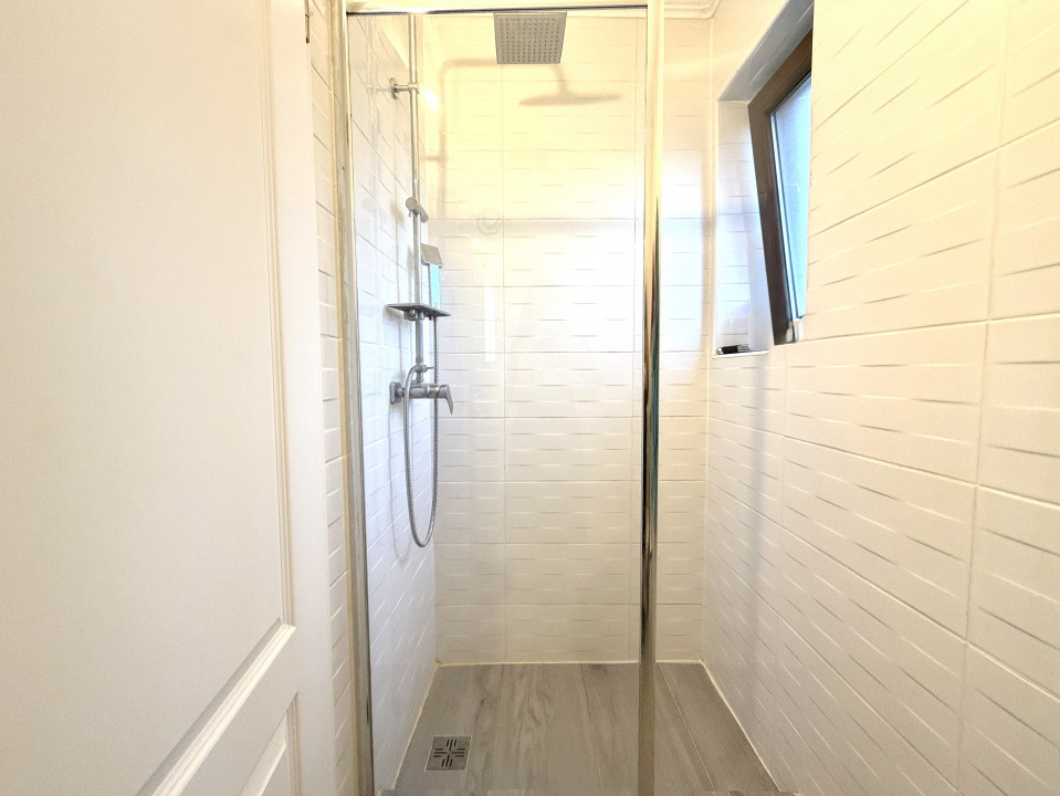 COMISION 0% Duplex despartit prin garaj, 5 camere, teren 660 mp in Sanandrei 16, foxfort.ro