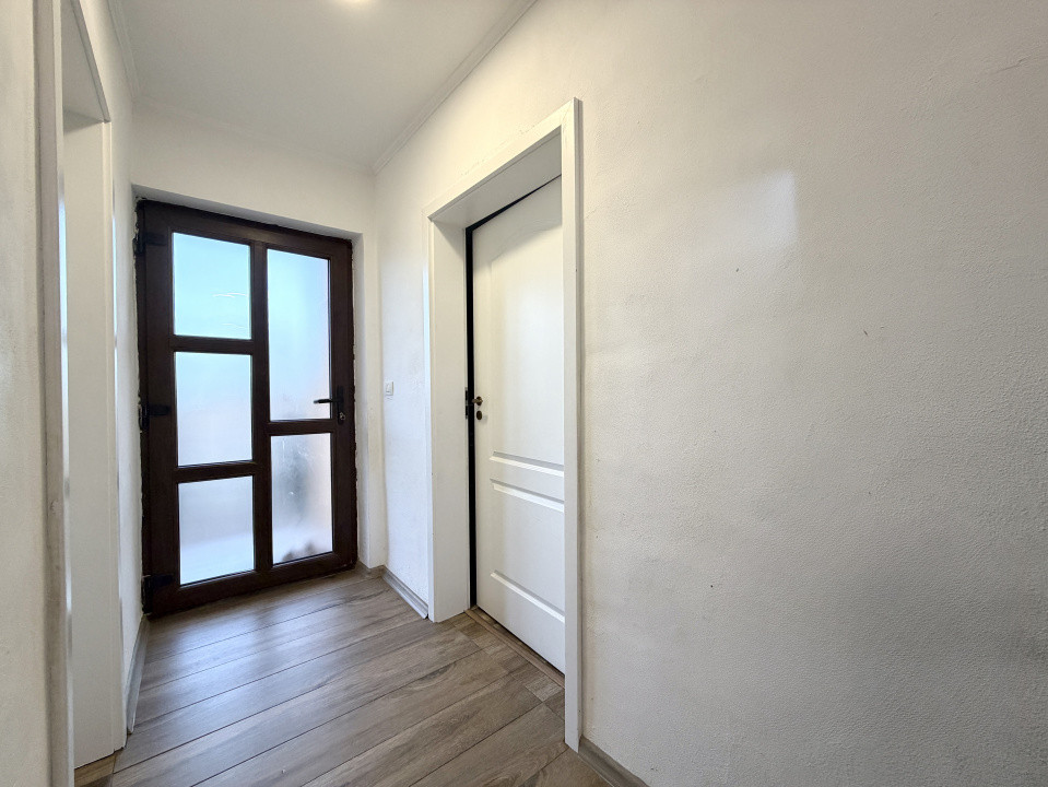 COMISION 0% Duplex despartit prin garaj, 5 camere, teren 660 mp in Sanandrei 19, foxfort.ro