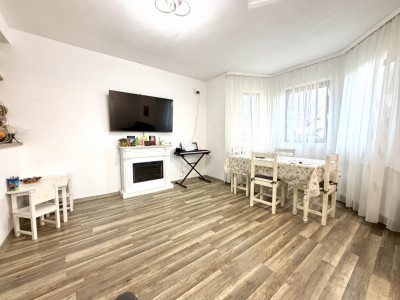 COMISION 0% Duplex despartit prin garaj, 5 camere, teren 660 mp in Sanandrei imagine mica 4, foxfort.ro