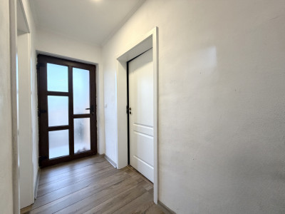 COMISION 0% Duplex despartit prin garaj, 5 camere, teren 660 mp in Sanandrei imagine mica 19, foxfort.ro