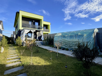 Duplex deosebit de vanzare, 4 camere, zona linistita - Mosnita Veche