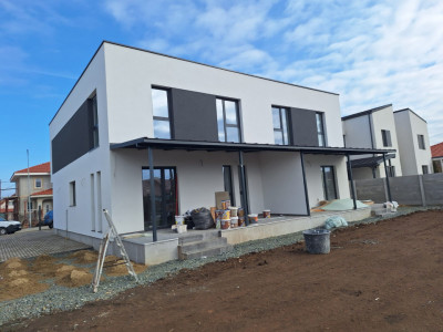 Duplex cu 5 camere de 125 mp si 3 bai, zona Dumbravita