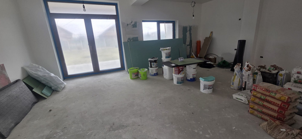 Duplex spatios cu 5 camere de vanzare, zona Mosnita Noua 1, foxfort.ro