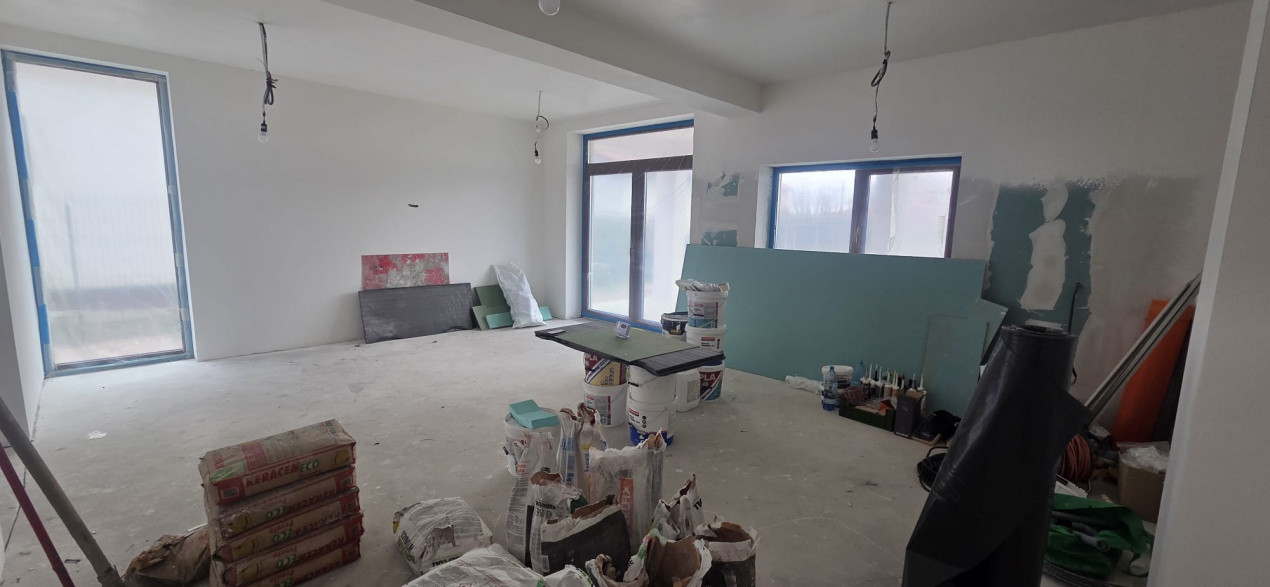 Duplex spatios cu 5 camere de vanzare, zona Mosnita Noua 2, foxfort.ro