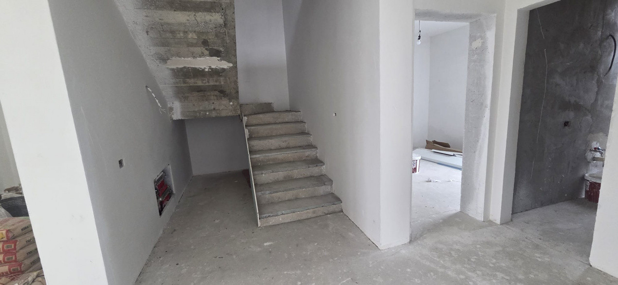 Duplex spatios cu 5 camere de vanzare, zona Mosnita Noua 6, foxfort.ro