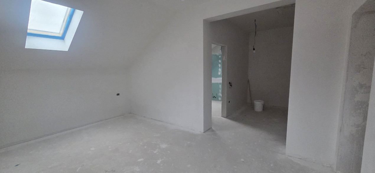 Duplex spatios cu 5 camere de vanzare, zona Mosnita Noua 7, foxfort.ro