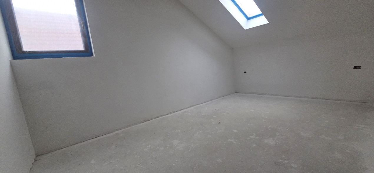 Duplex spatios cu 5 camere de vanzare, zona Mosnita Noua 11, foxfort.ro