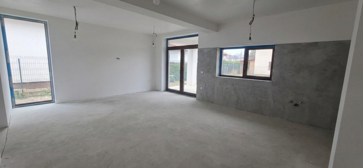 Duplex spatios cu 5 camere de vanzare, zona Mosnita Noua 2, foxfort.ro