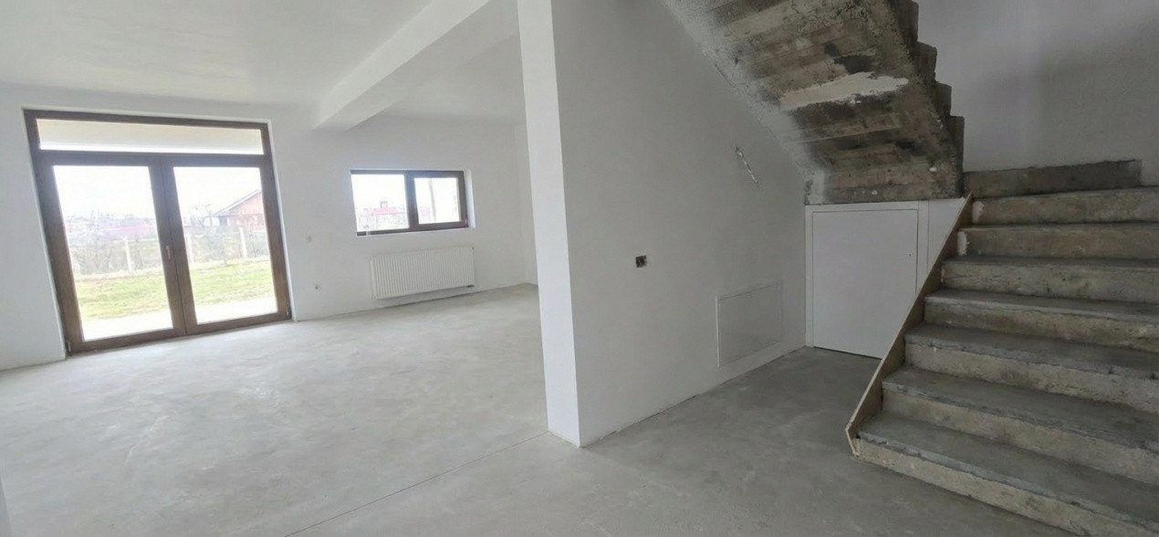 Duplex spatios cu 5 camere de vanzare, zona Mosnita Noua 4, foxfort.ro