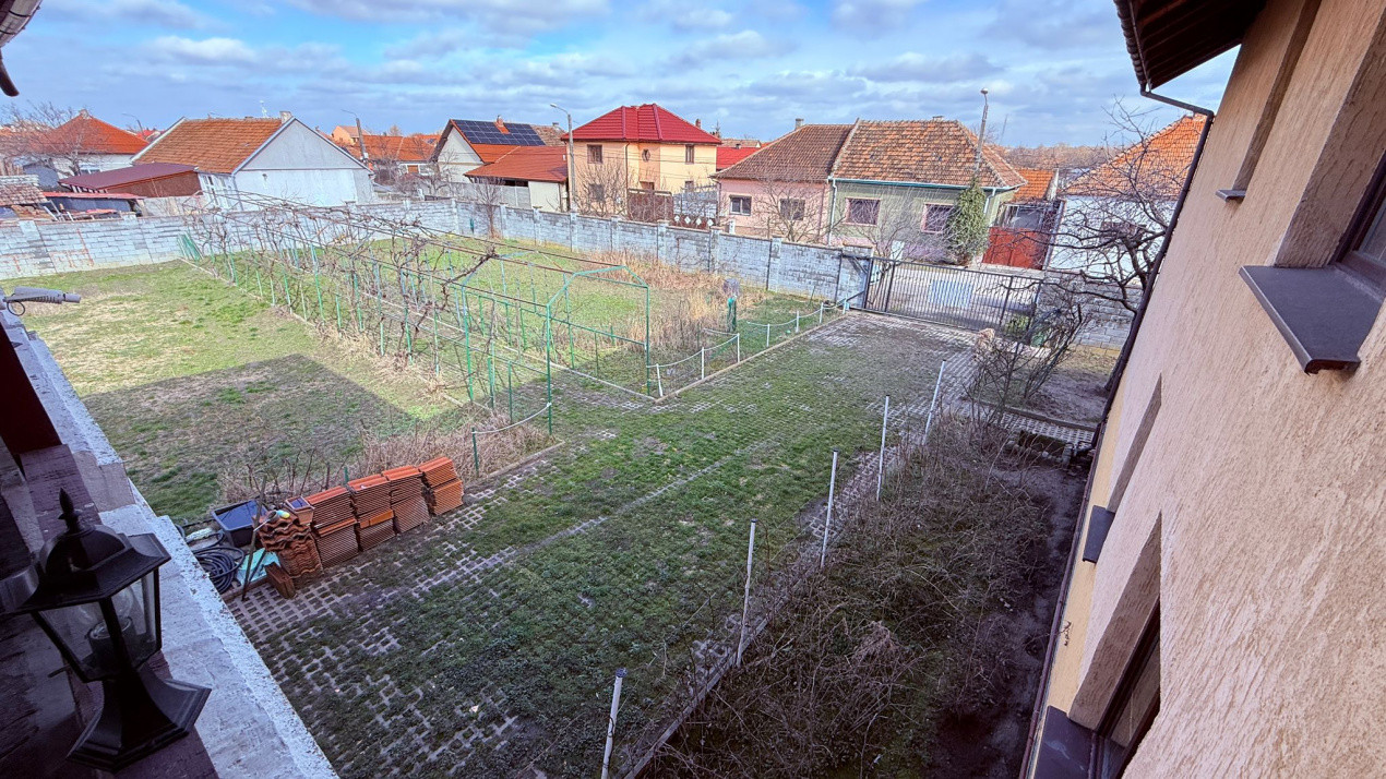 Casa individuala cu 7 camere si 1752 mp teren - zona Ghiroda 6, foxfort.ro