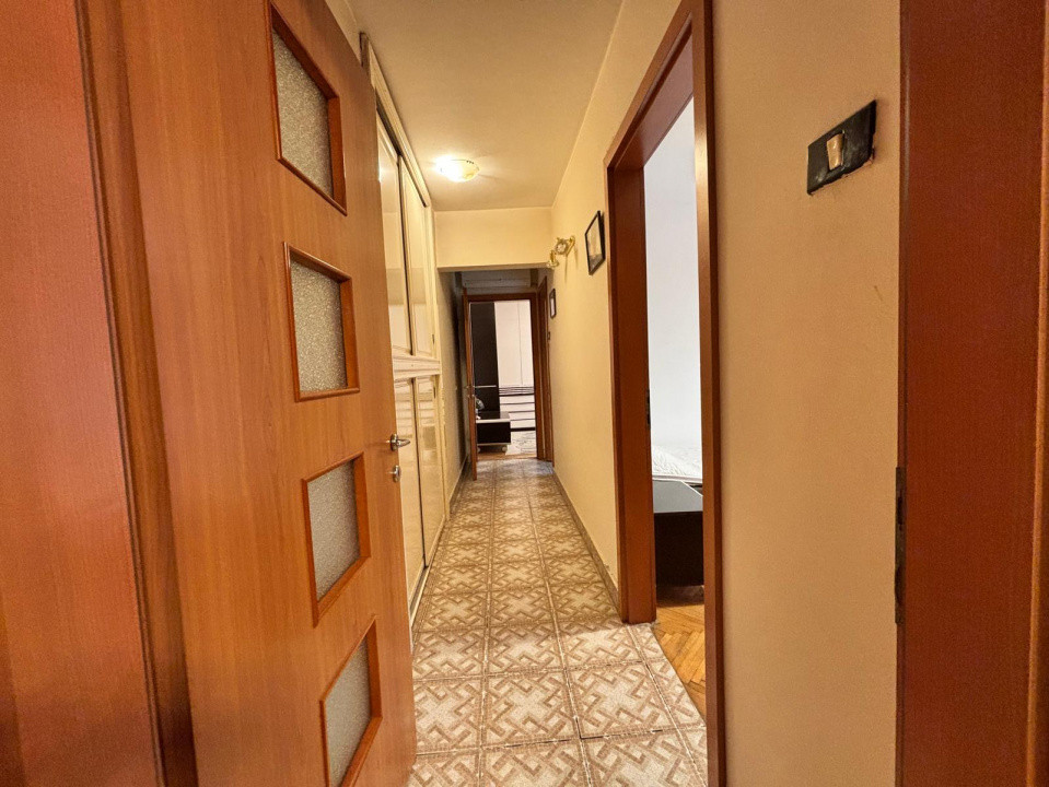 Apartament cu 3 camere de inchiriat in Arad, zona Central 4, foxfort.ro