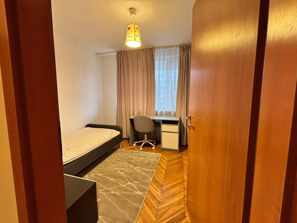 Apartament cu 3 camere de inchiriat in Arad, zona Central 5, foxfort.ro