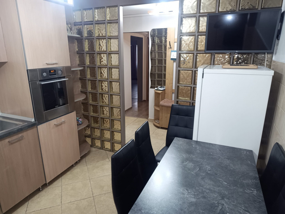 Apartament de vanzare cu 4 camere la etajul 1 in zona Lipovei 5, foxfort.ro