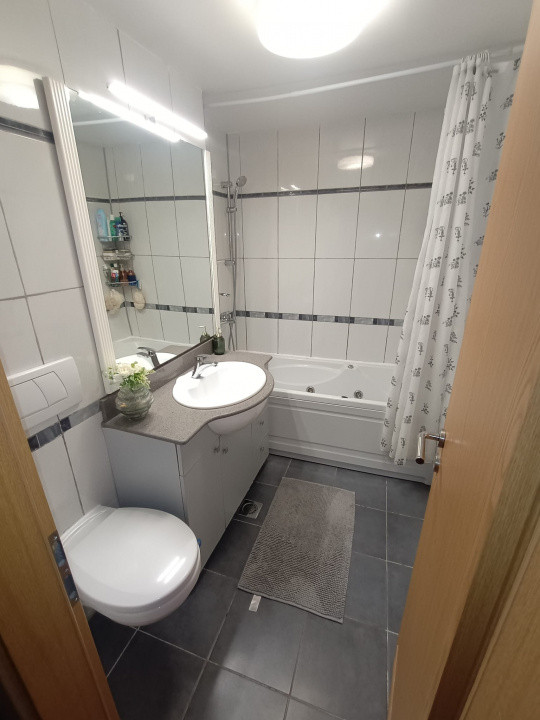 Apartament de vanzare cu 4 camere la etajul 1 in zona Lipovei 8, foxfort.ro