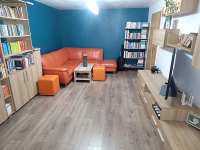 Apartament de vanzare cu 4 camere la etajul 1 in zona Lipovei