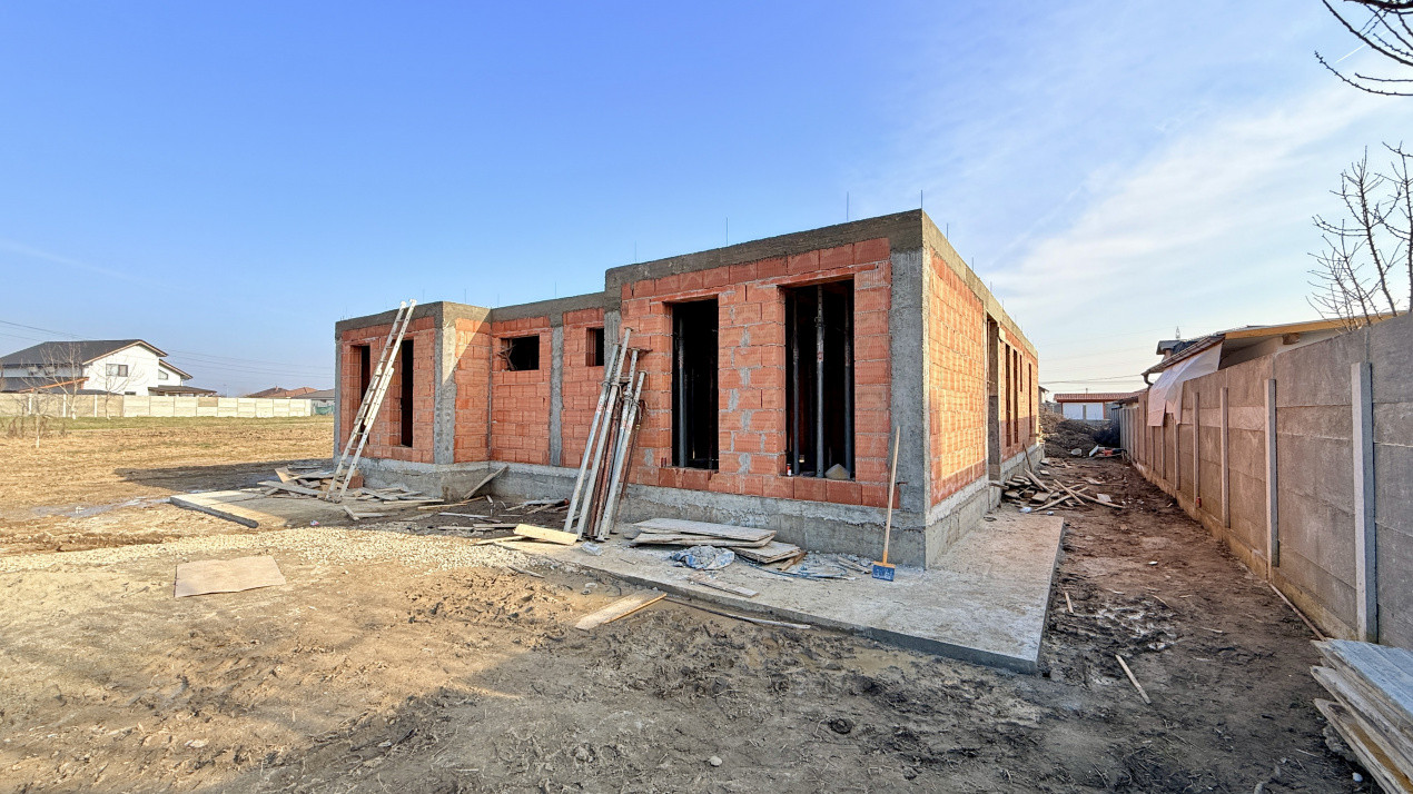 Duplex pe parter, 3 camere - toate utilitatile in Ghiroda 1, foxfort.ro