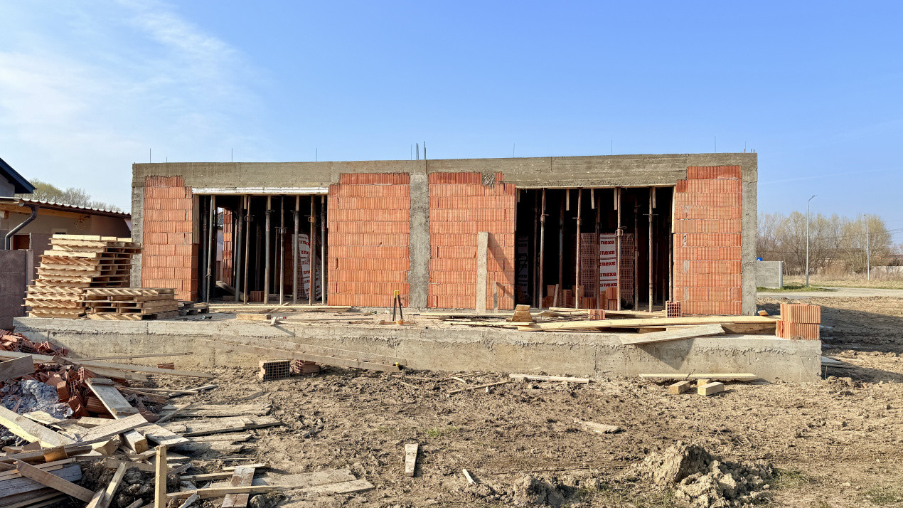 Duplex pe parter, 3 camere - toate utilitatile in Ghiroda 3, foxfort.ro