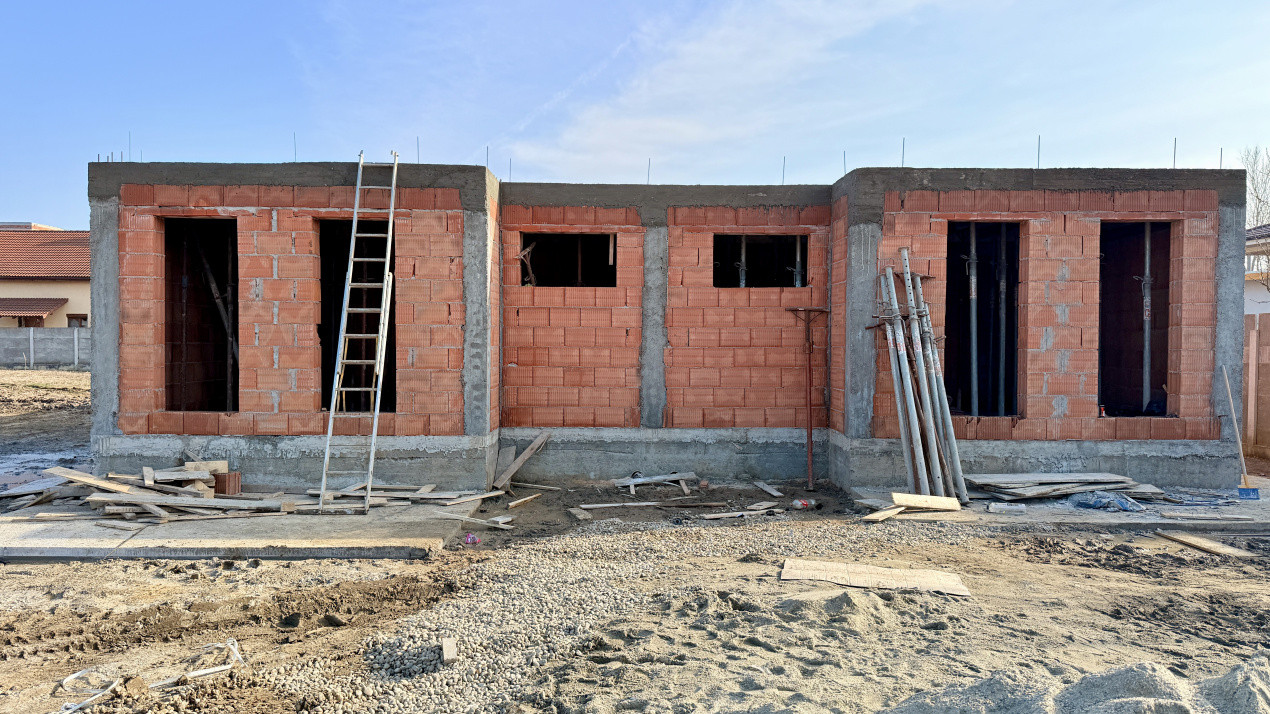 Duplex pe parter, 3 camere - toate utilitatile in Ghiroda 4, foxfort.ro