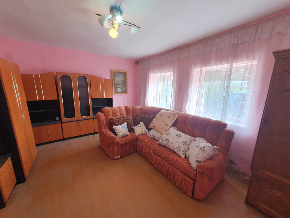 Casa de vanzare cu 3 camere si teren de 1008 mp - Deta 5, foxfort.ro