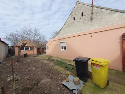 Casa de vanzare cu 3 camere si teren de 1008 mp - Deta imagine mica 12, foxfort.ro