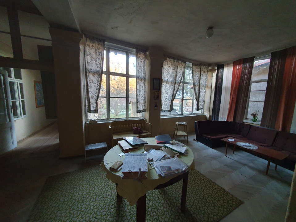 Apartament cu 5 camere de vanzare in Deta, zona Central 4, foxfort.ro