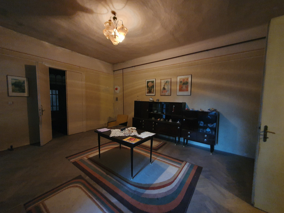 Apartament cu 5 camere de vanzare in Deta, zona Central 6, foxfort.ro