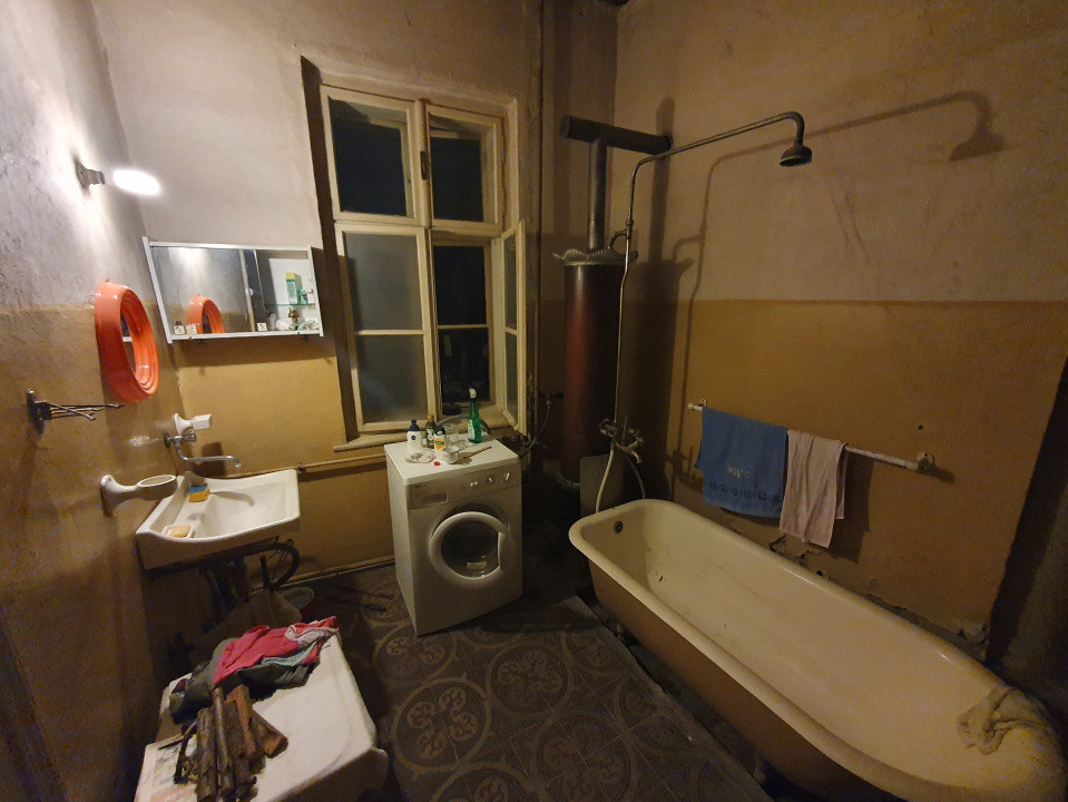 Apartament cu 5 camere de vanzare in Deta, zona Central 13, foxfort.ro