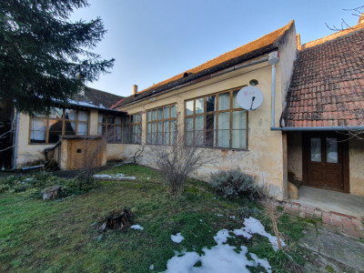 Apartament cu 5 camere de vanzare in Deta, zona Central