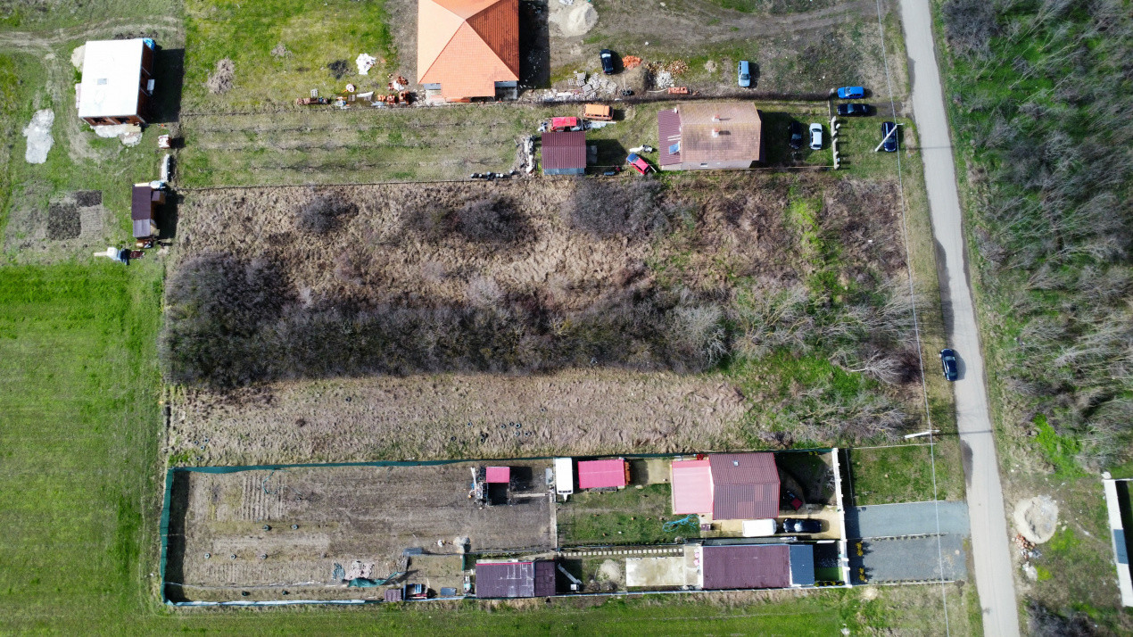 Teren intravilan de 1952 mp cu utilitati - zona Parta 5, foxfort.ro