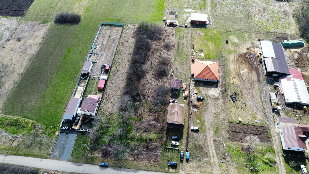Teren intravilan de 1952 mp cu utilitati - zona Parta 6, foxfort.ro