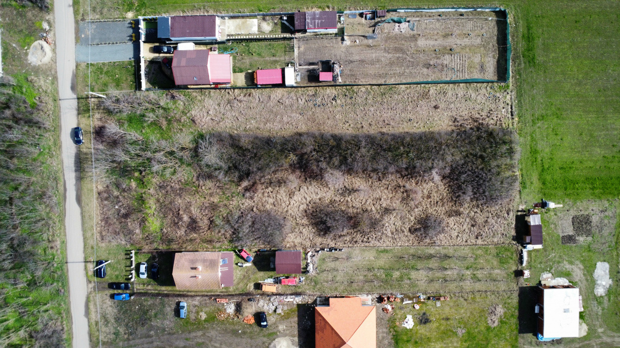 Teren intravilan de 1952 mp cu utilitati - zona Parta 7, foxfort.ro