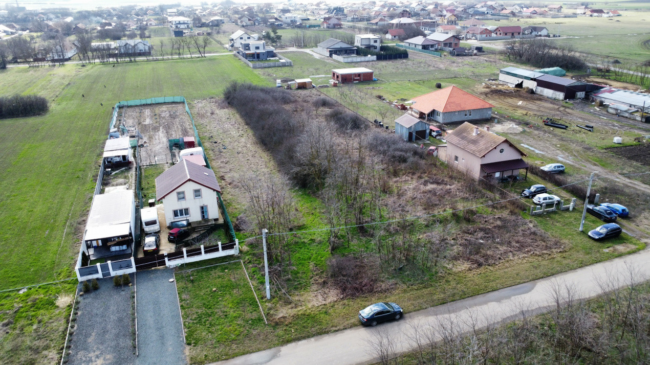 Teren intravilan de 1952 mp cu utilitati - zona Parta 1, foxfort.ro