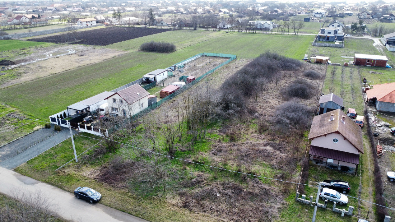 Teren intravilan de 1952 mp cu utilitati - zona Parta 2, foxfort.ro
