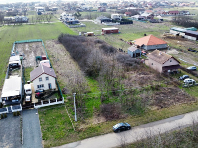 Teren intravilan de 1952 mp cu utilitati - zona Parta