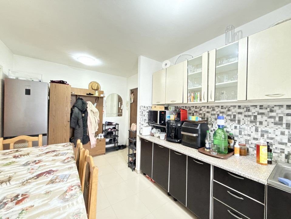 Apartament cu 3 camere de vanzare in Timisoara, zona Gheorghe Lazar 14, foxfort.ro