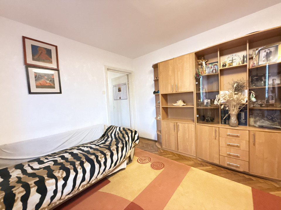 Apartament cu 3 camere de vanzare in Timisoara, zona Gheorghe Lazar 16, foxfort.ro