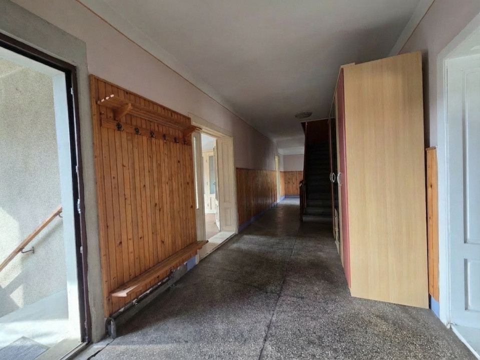 Casa de vanzare Parter + 2 Etaje |7camere | 350 mp utili | Zona UTA 7, foxfort.ro