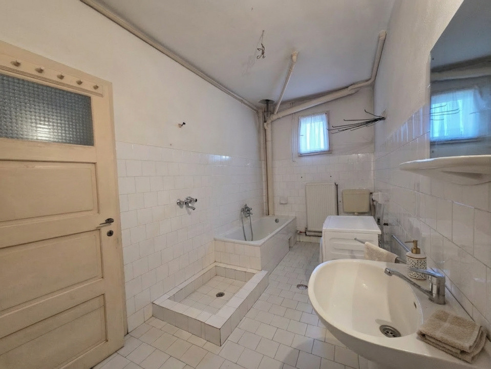 Casa de vanzare Parter + 2 Etaje |7camere | 350 mp utili | Zona UTA 11, foxfort.ro