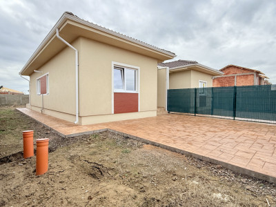 Duplex 3 camere - toate utilitatile - Mosnita Noua