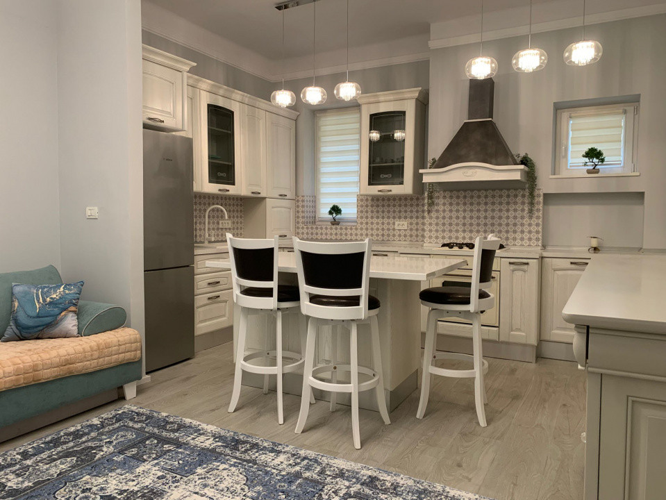 Apartament cu 3 camere, parter inalt - Central 2, foxfort.ro